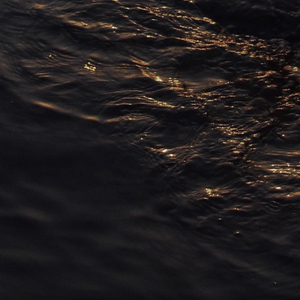 老师脱了乳罩让我吃她奶在线观看
